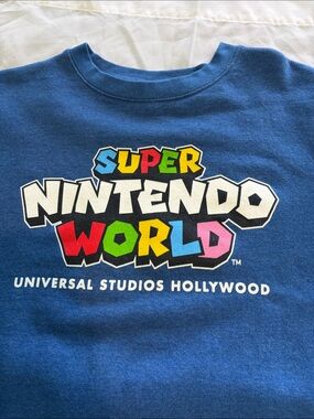Super Nintendo World Crewneck Sweatshirt Size MD universal studio Hollywood